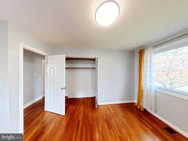 Building Photo - 1012 Loxford Terrace