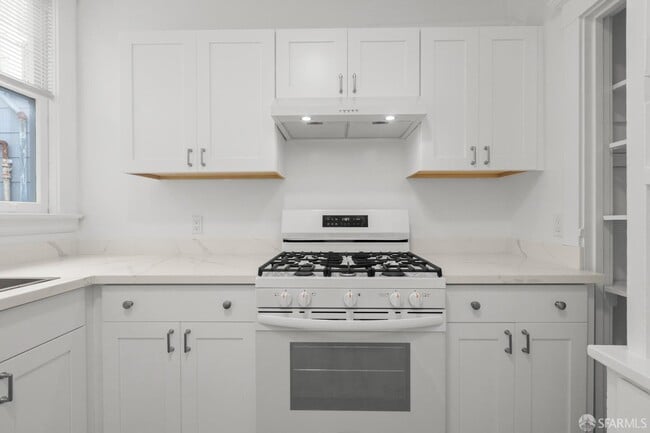 Building Photo - 1166 S Van Ness Ave