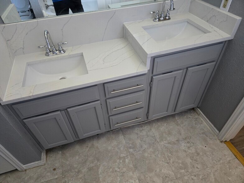 Building Photo - 2307 Weatherby Dr