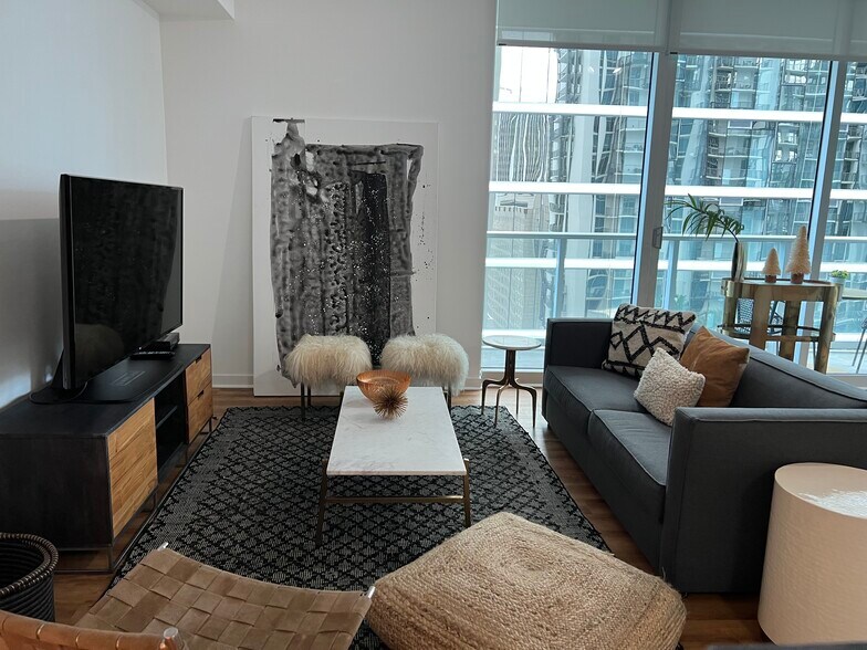 Building Photo - 300 S Biscayne Blvd