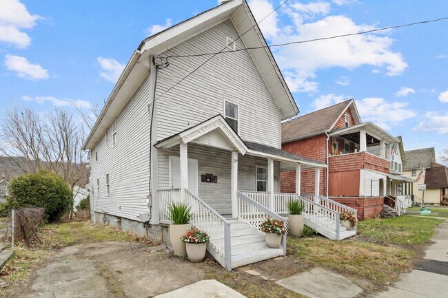 Building Photo - 28 Lydia St