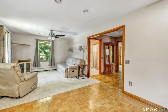 Building Photo - 5 Saxony Dr