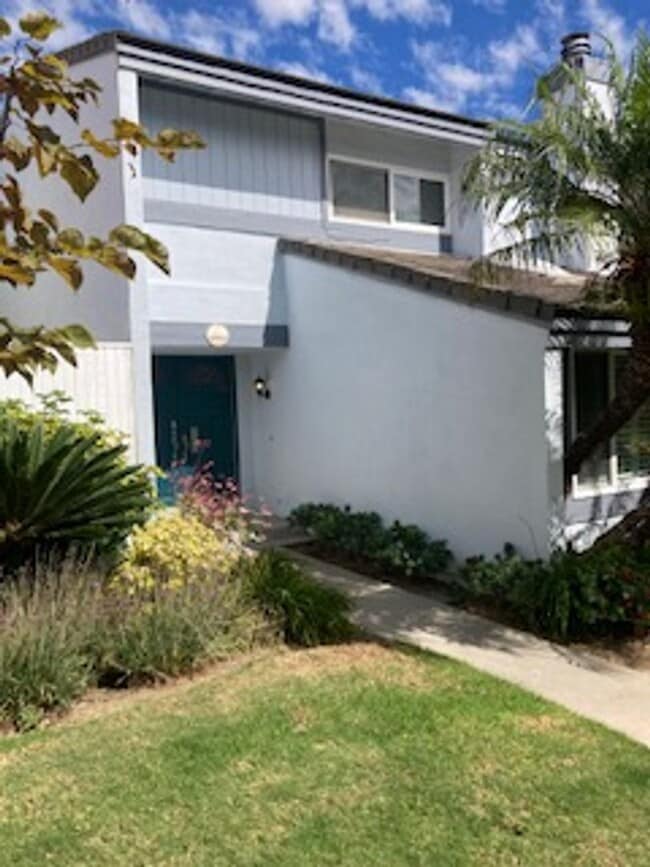 Building Photo - OUTSTANDING 4 BEDROOM HOME IN GATED COMMUNITY