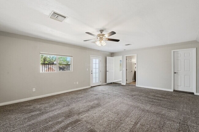 Building Photo - 1901 N Rosemont Blvd