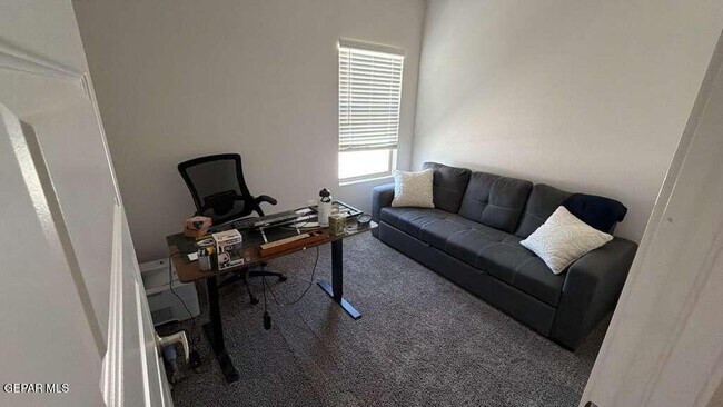 Building Photo - 476 Deserts Dr