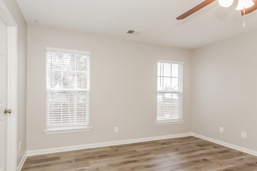 Building Photo - 11123 Sandboar St