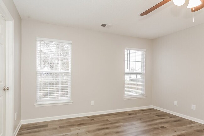 Building Photo - 11123 Sandboar St