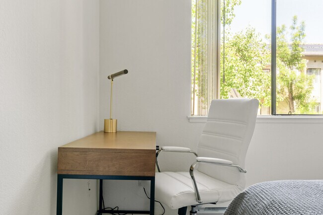 Building Photo - 1600 Villa St