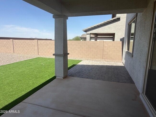 Building Photo - 745 W Sparrow Dr