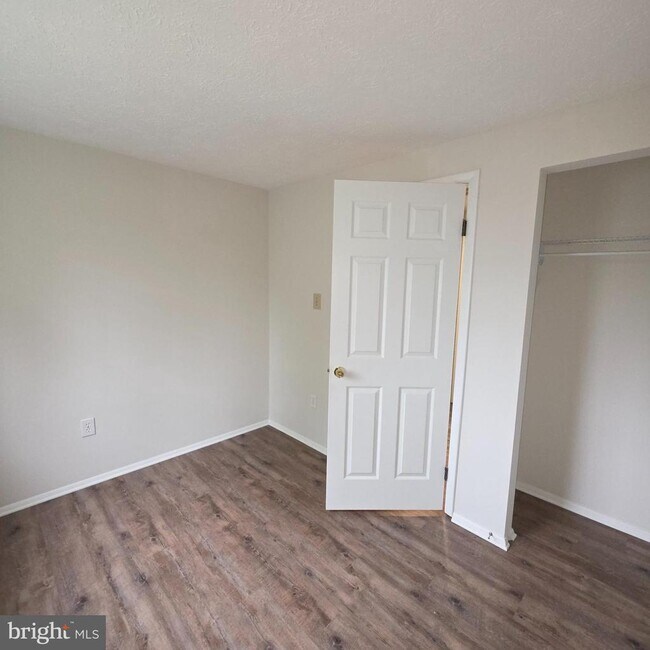 Building Photo - 1758 Springfield Ln