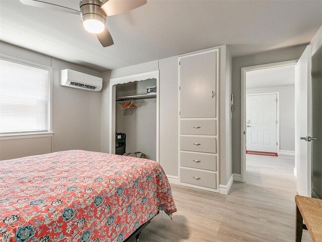 Building Photo - 1223 Monnett Ave