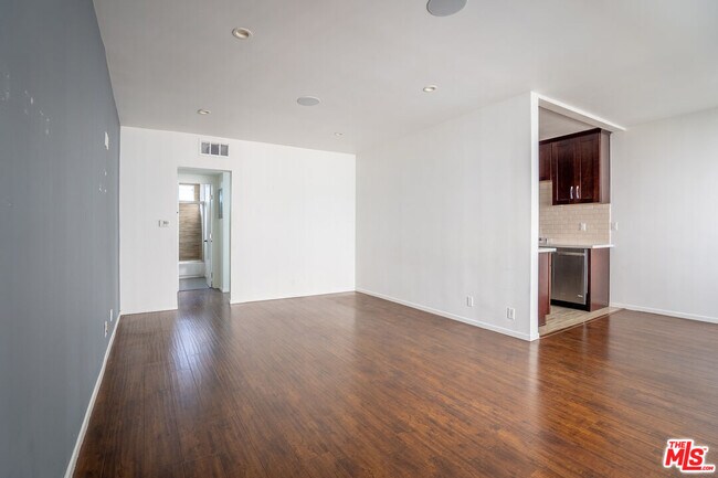 Building Photo - 5831 Carlton Way