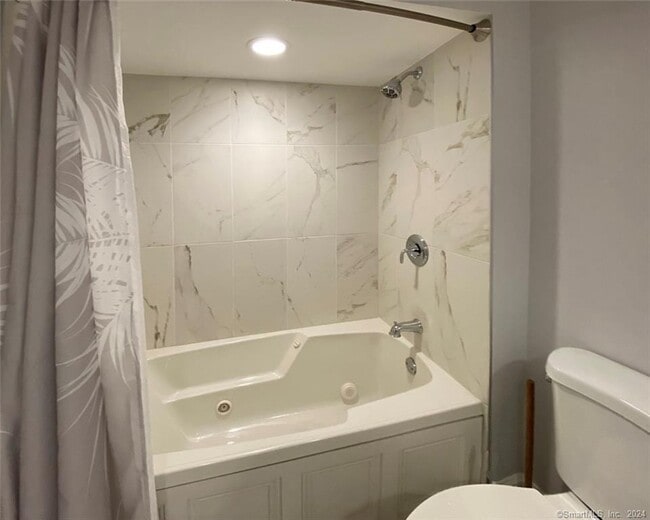 Building Photo - 311 Heritage Vlg