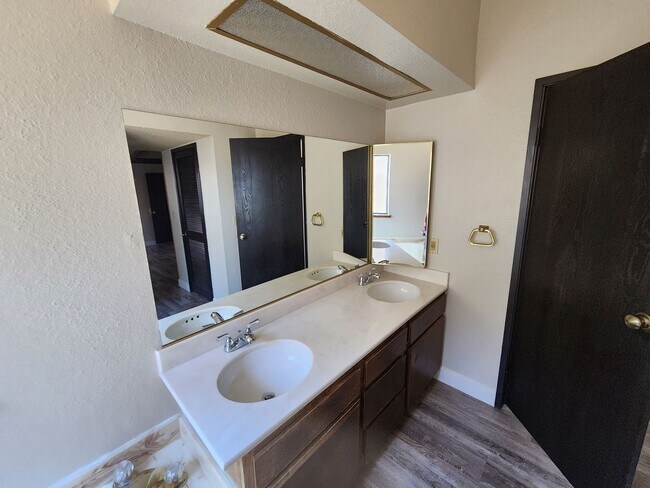 Building Photo - 4740 O'Bannon Dr