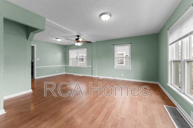 Building Photo - 3202 Ruckle St