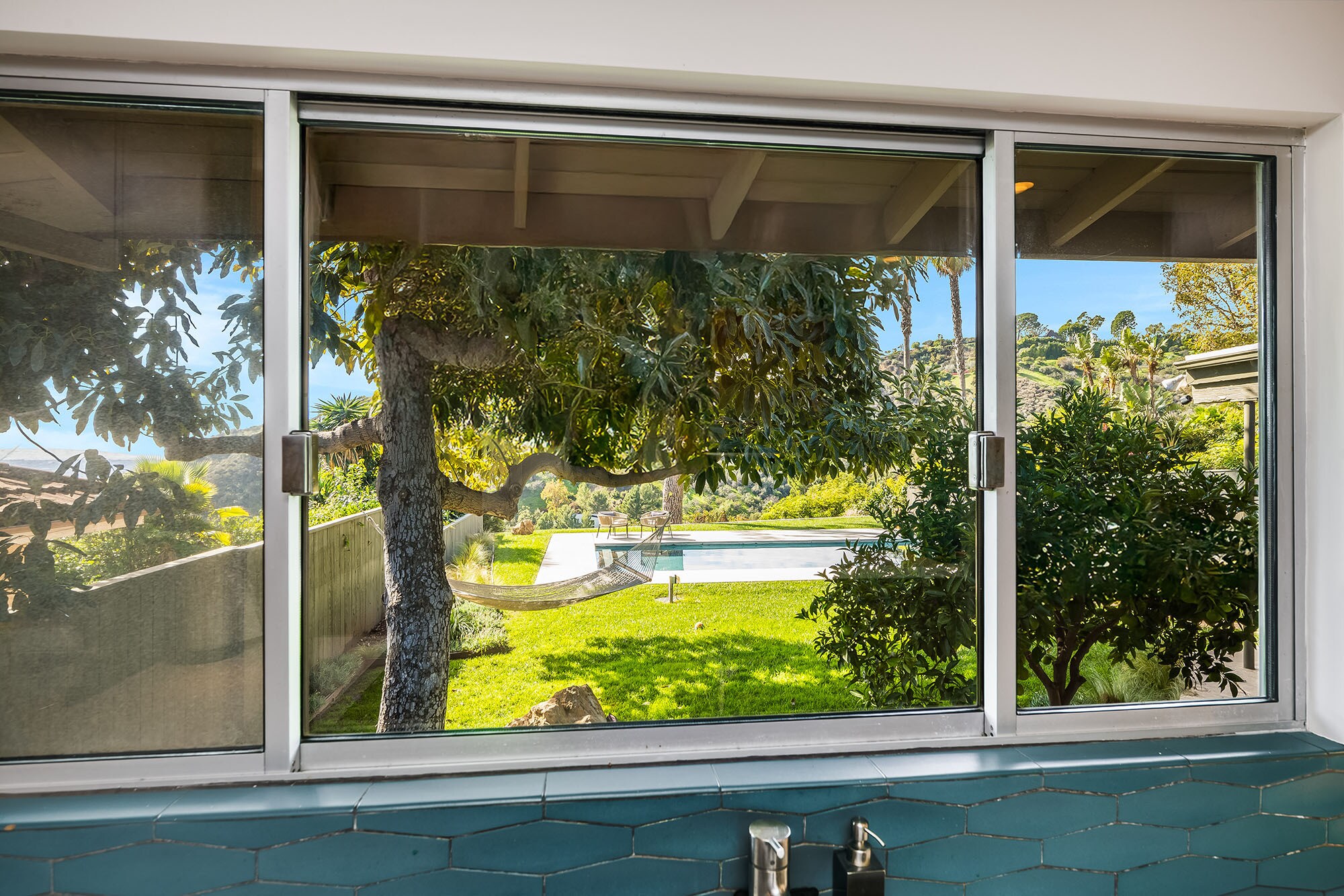 Building Photo - 2431 Carman Crest Dr