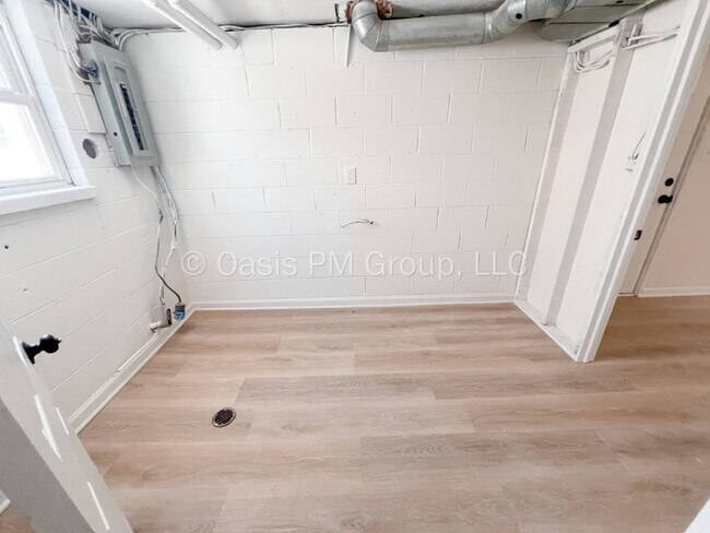 Building Photo - 3983 Lynward Rd