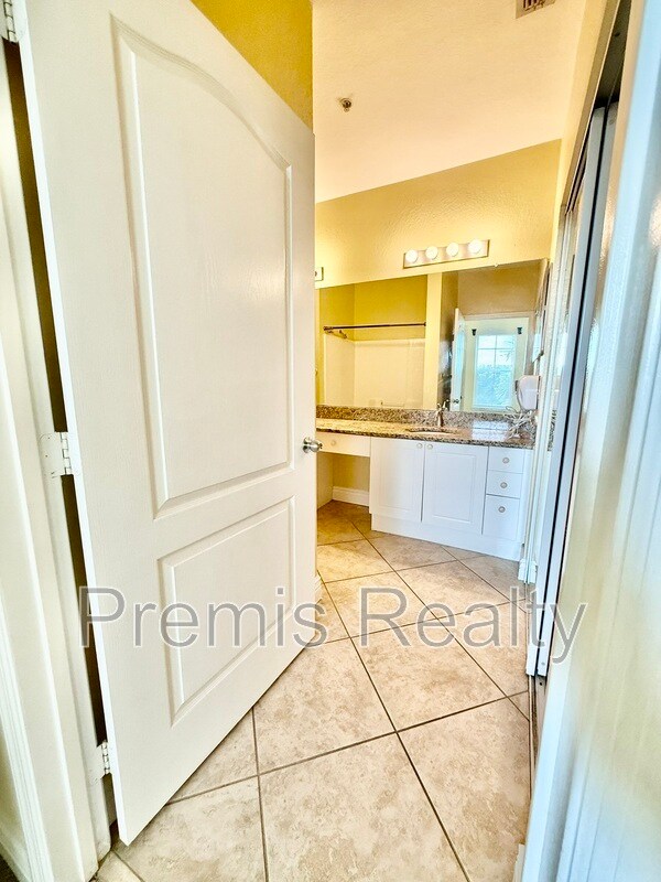 Building Photo - 2721 Via Murano