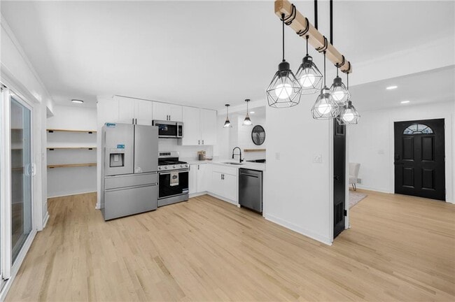 Building Photo - 929 Creekdale Dr