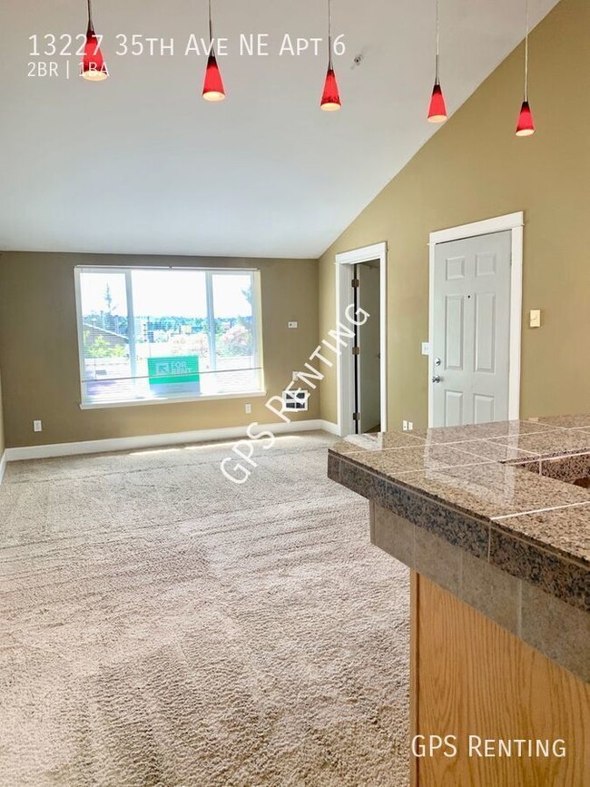 Building Photo - Top floor Condo filled with light