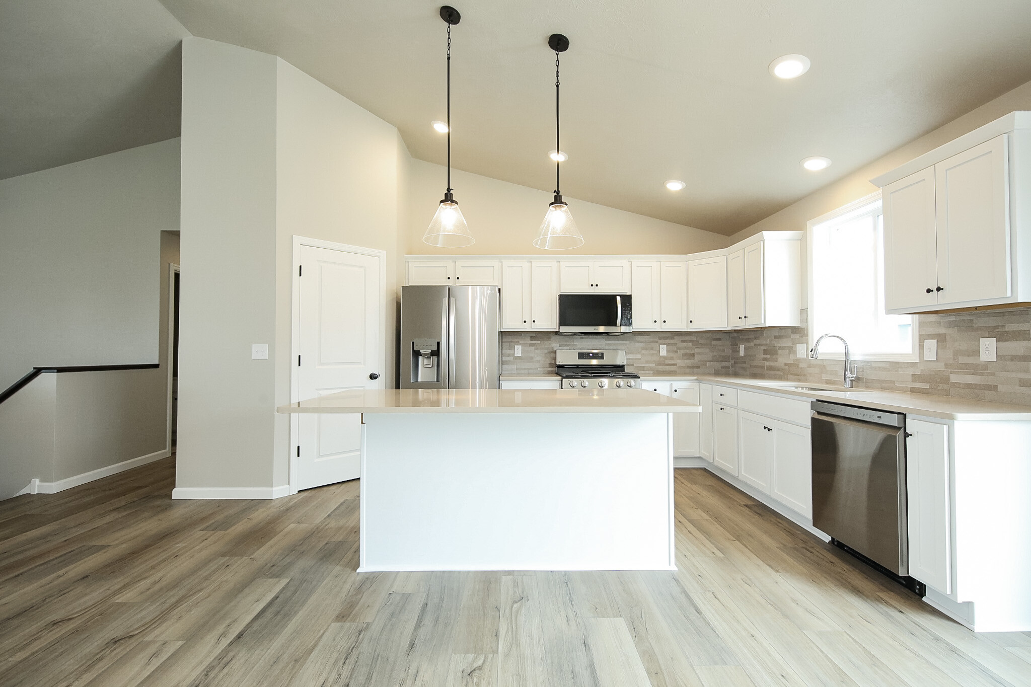 Kitchen - 5940 S Coneflower Ave