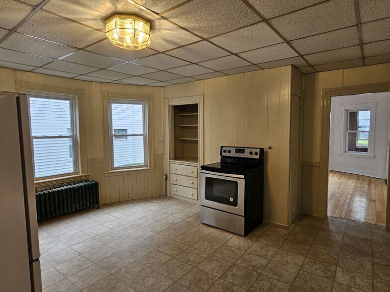 Building Photo - 20 Kosta St