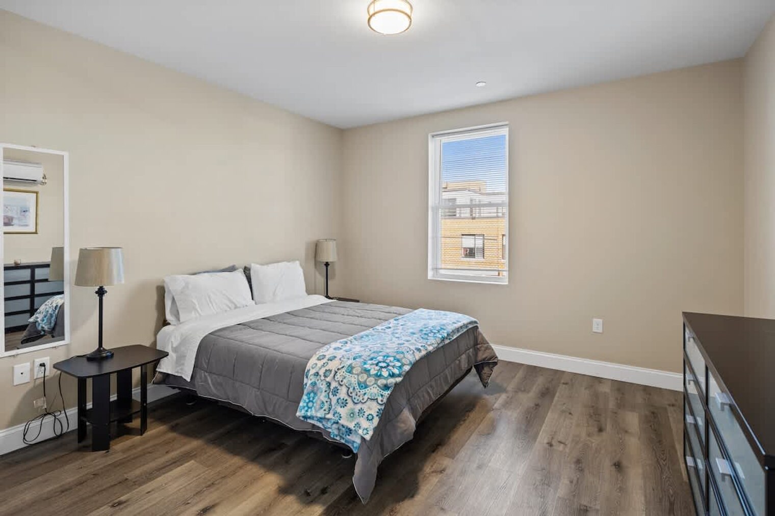 Building Photo - 140 Pearl St