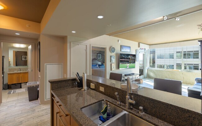 Building Photo - Live Above the Action — 14th-Floor ICON Condo with Petco Park Views