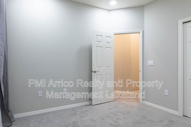 Building Photo - 1069 Montgomery Ln