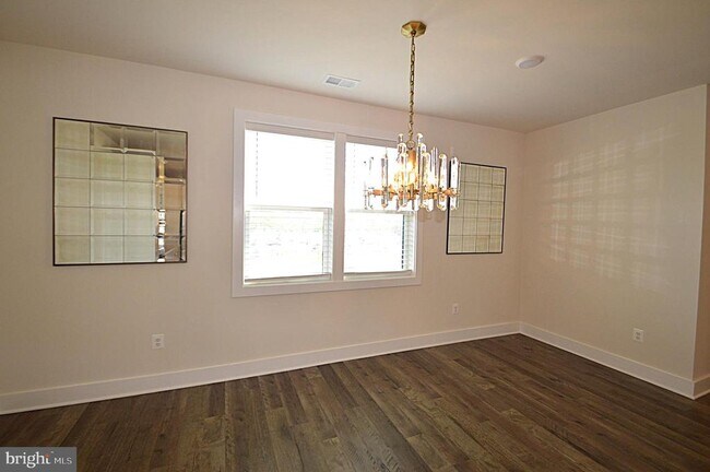 Building Photo - 44840 Tiverton Sq