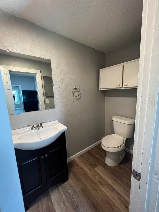 Building Photo - PRE-LEASING!! - AVAILABLE 7/10/26- Two Bedroom/ 1 Bathroom House
