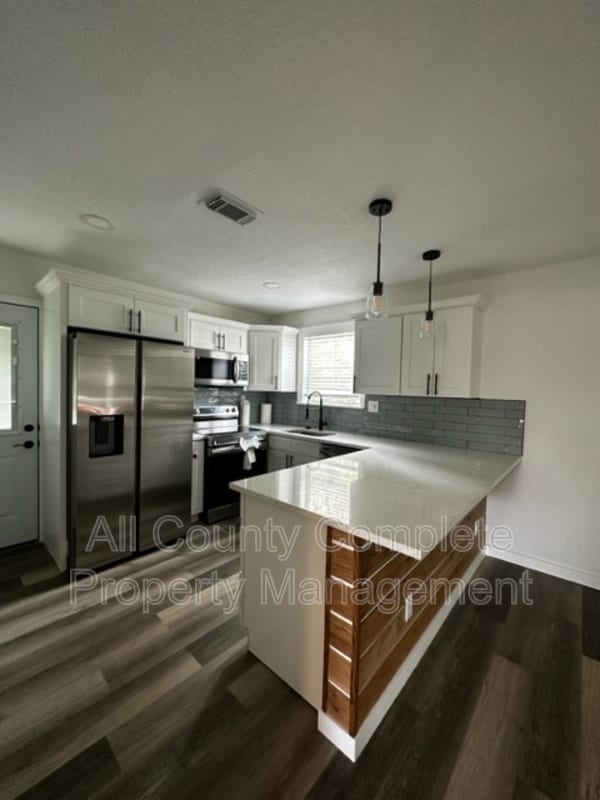 Building Photo - 7616 Lueders Ave