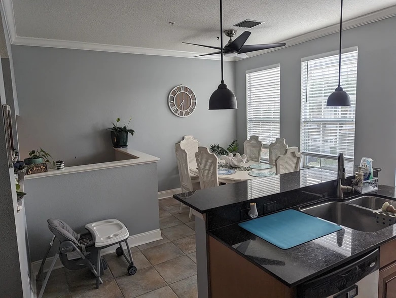 Building Photo - 3046 Pointeview Dr