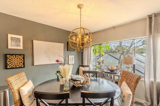 Building Photo - 137 Cordillo Pkwy