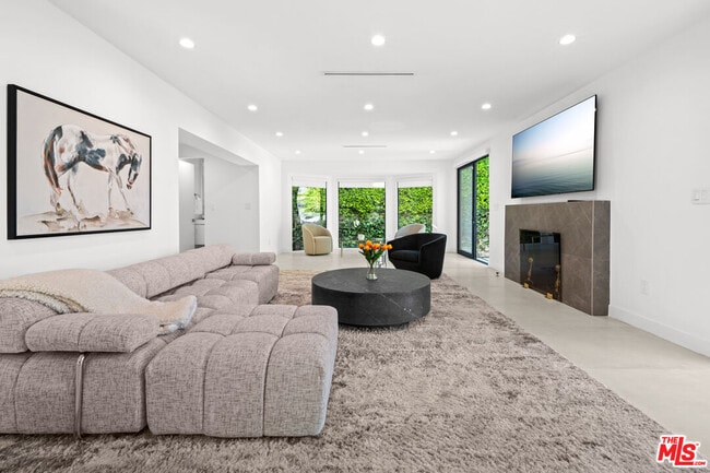 Building Photo - 201 S Bedford Dr