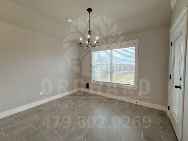 Building Photo - 983 Madden St