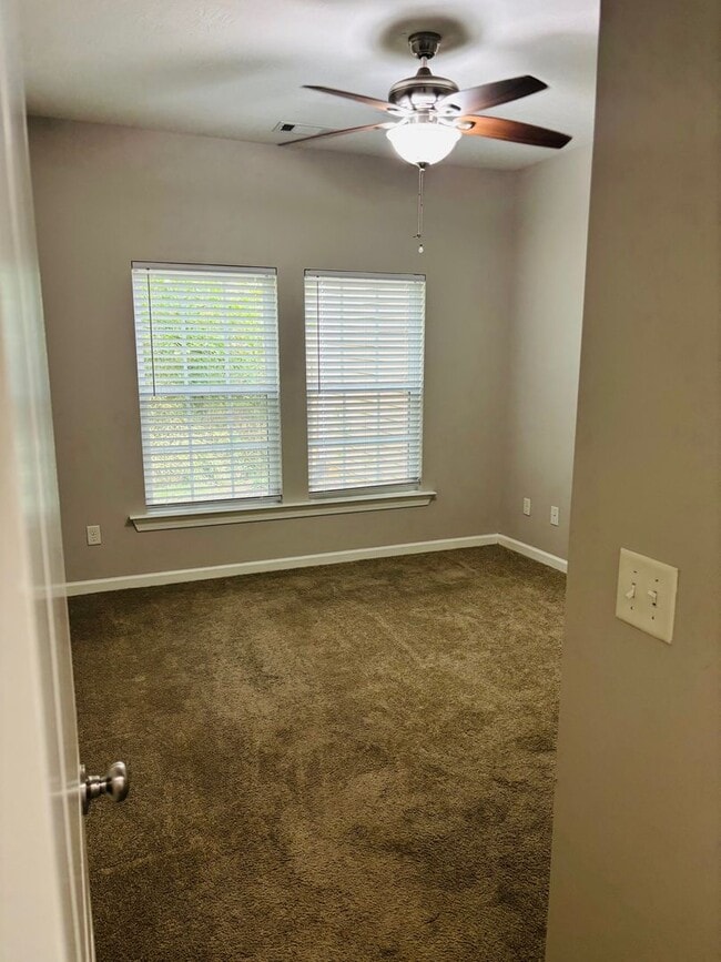 Building Photo - Adderman Point- 1 bed/1 bath Apartment