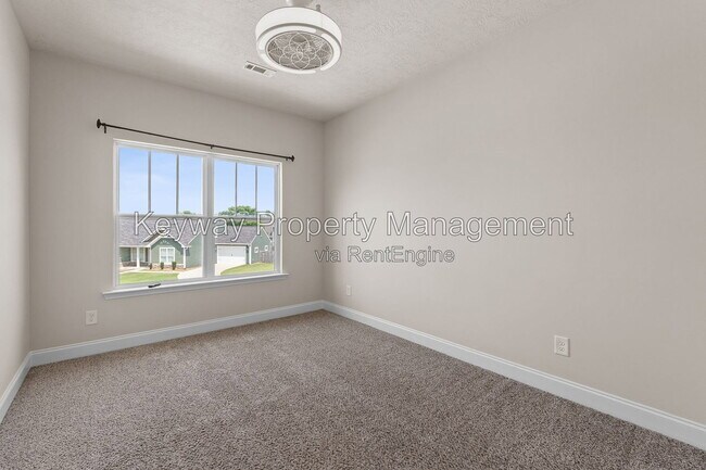 Building Photo - 135 Beallwood Dr