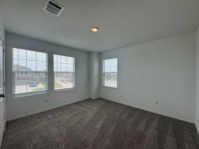 Building Photo - 208 Otter Rd