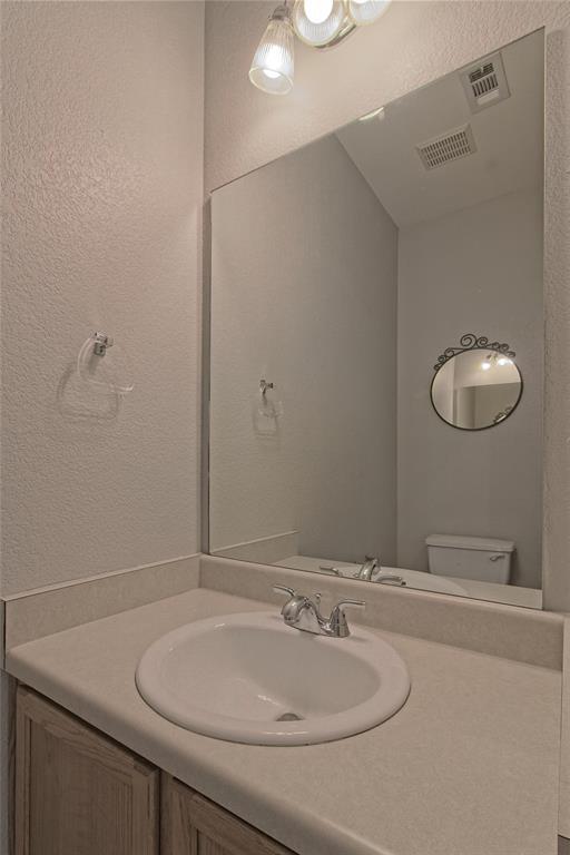 Building Photo - 1102 E 3rd St