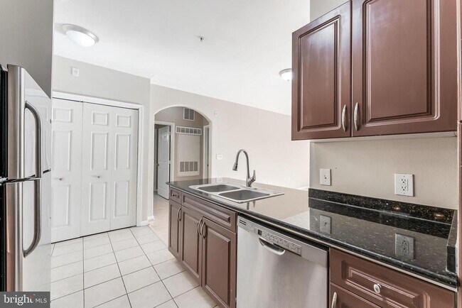 Building Photo - 12954 Centre Park Cir