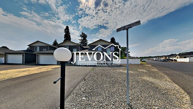 Building Photo - 708 N 29th Ave