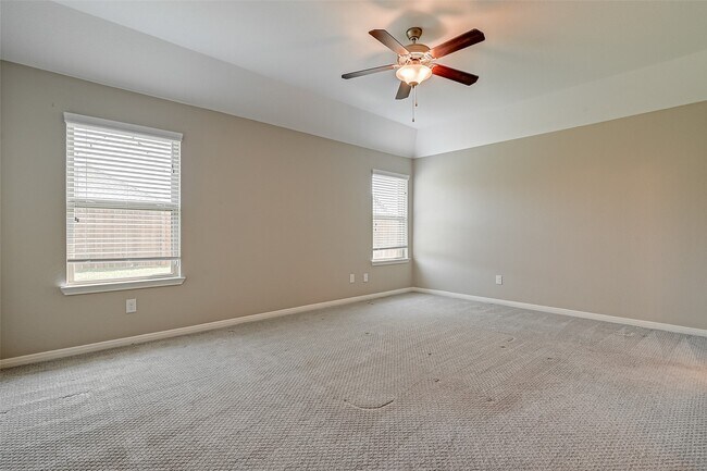 Building Photo - 18118 Van Berkel Ln