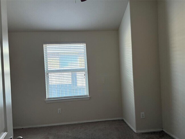 Building Photo - 235 Stoneroller Dr