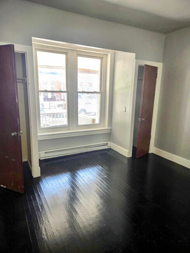 Primary Photo - 731 W Green St