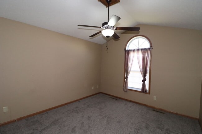 Building Photo - Country House for rent