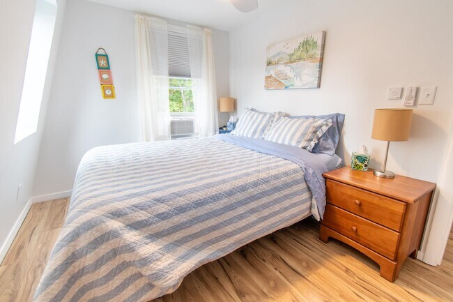 Building Photo - 72 Ridge Rd