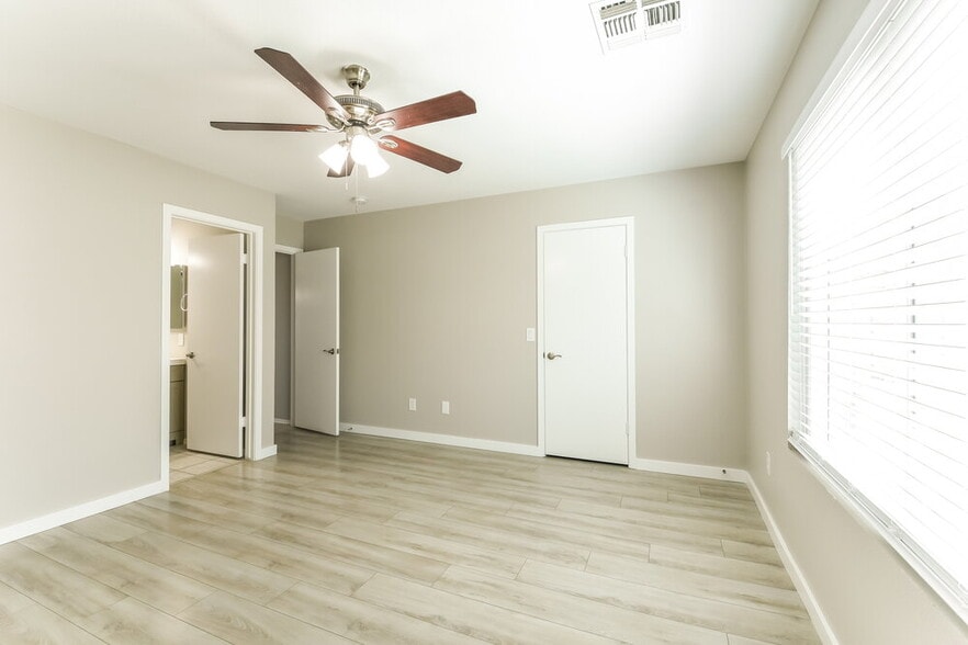 Building Photo - 10509 W Angels Ln