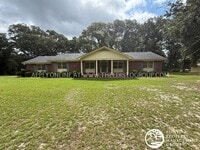 Building Photo - Charming Country Living with Modern Comforts