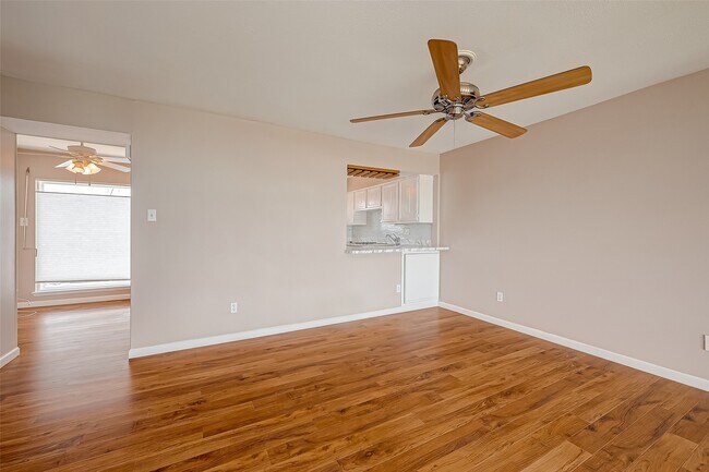 Building Photo - 10 Mariner Village Dr